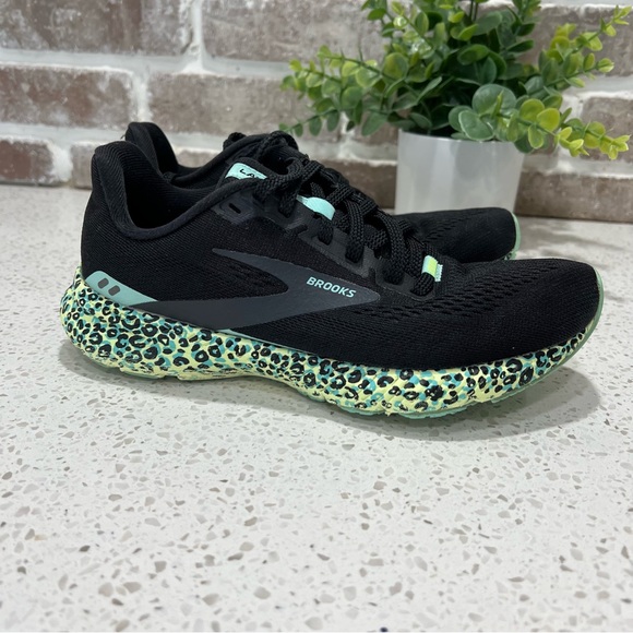 Brooks Launch 8 Shoes Running Walking Black women’s size 7 - Picture 2 of 11